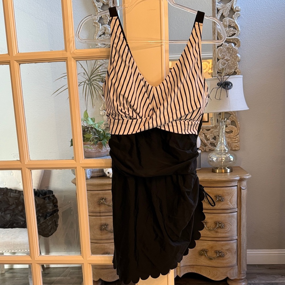 NWT Black and White Striped one Piece Swimsuit/Swimdress Large